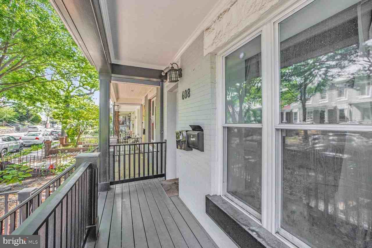 608 Irving St Nw - Photo 2 of 18