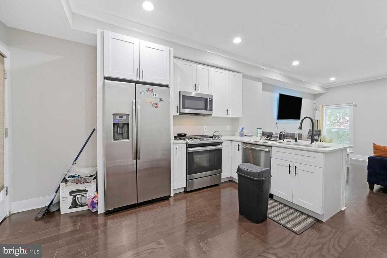 608 Irving St Nw - Photo 5 of 18