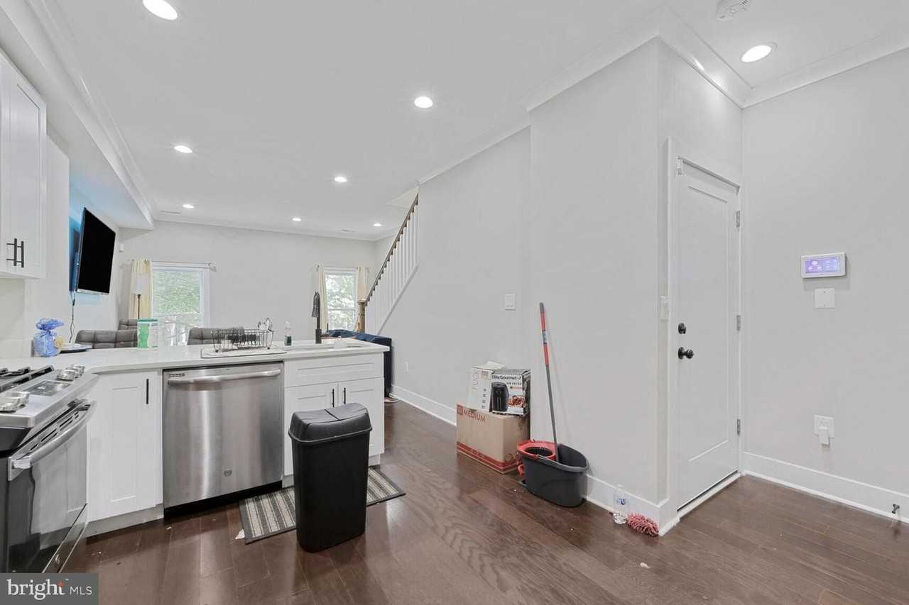 608 Irving St Nw - Photo 6 of 18