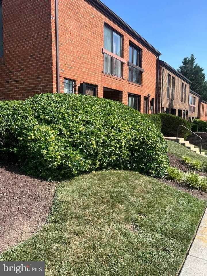 2435 18th St Ne - Photo 3 of 50