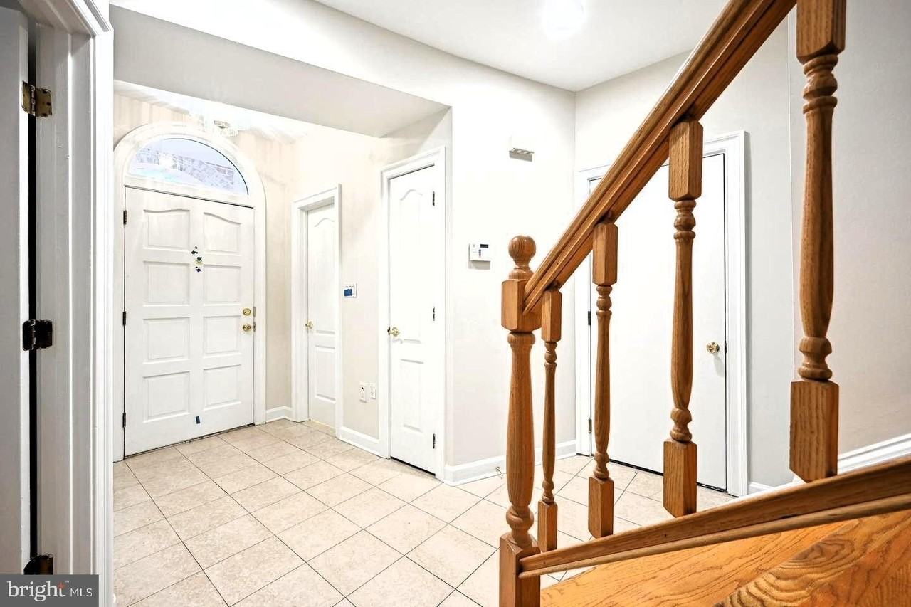 5330 Connecticut Ave Nw - Photo 3 of 38