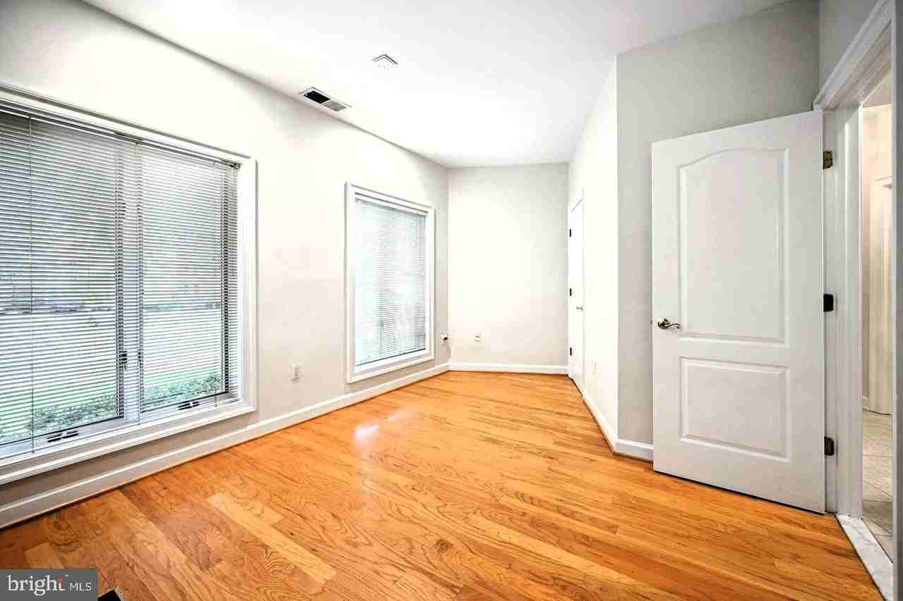 5330 Connecticut Ave Nw - Photo 5 of 38