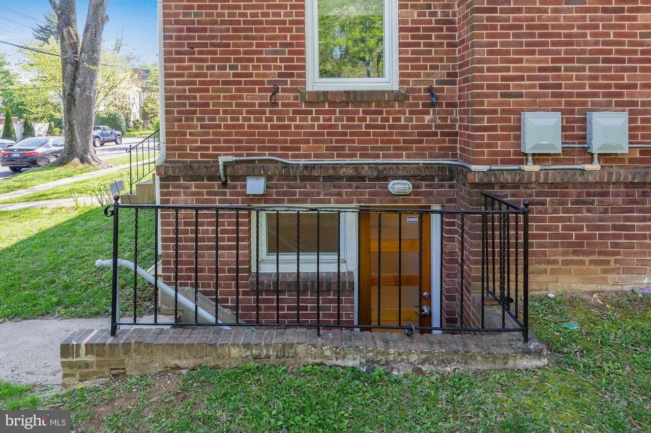 3640 Everett St Nw - Photo 3 of 29