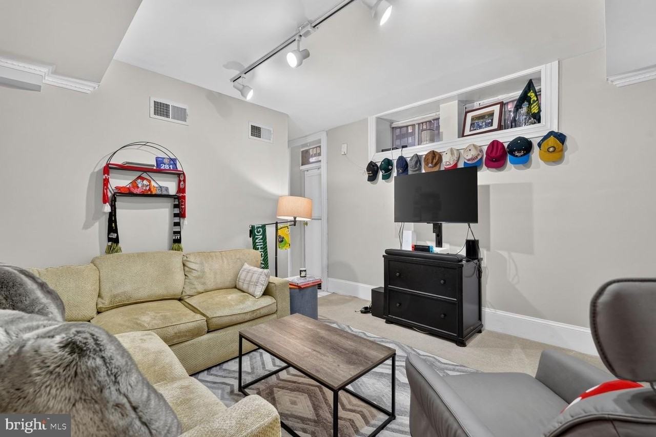 1736 18th St Nw - Photo 3 of 34