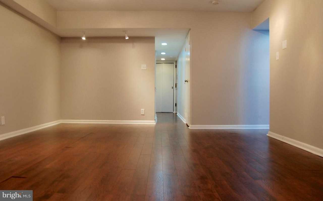 2405 I St Nw - Photo 5 of 22