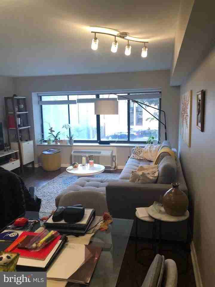 2405 I St Nw - Photo 6 of 22
