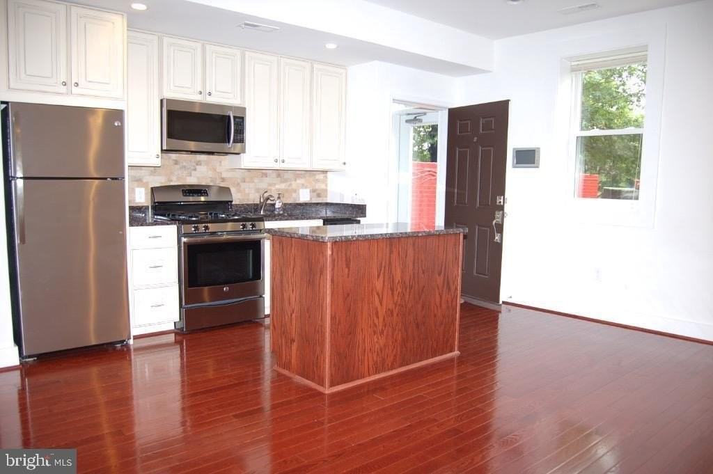3211 Georgia Ave Nw - Photo 7 of 36