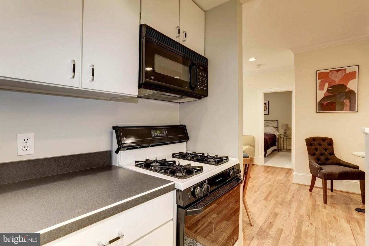 1807 California St Nw - Photo 5 of 19