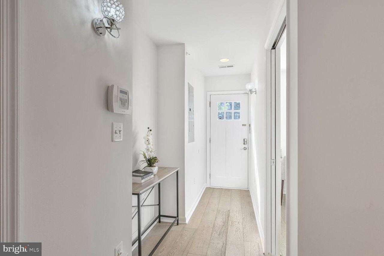 1268 16th St Ne - Photo 2 of 17