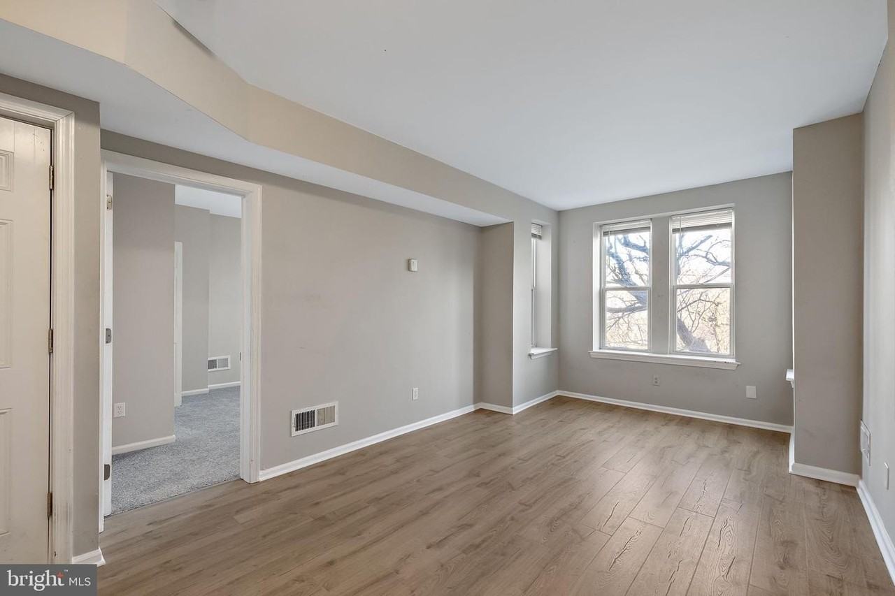 827 N Jackson St - Photo 5 of 9