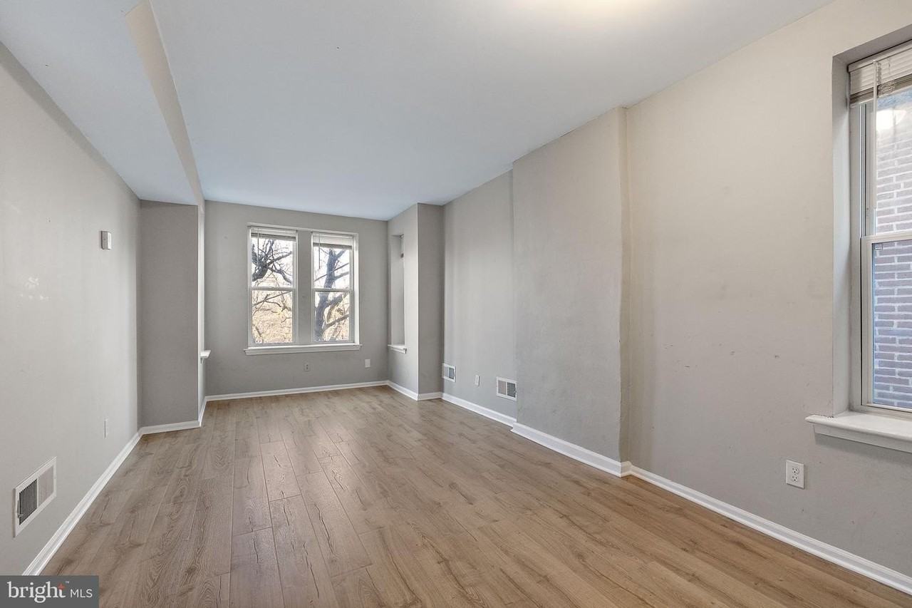 827 N Jackson St - Photo 6 of 9
