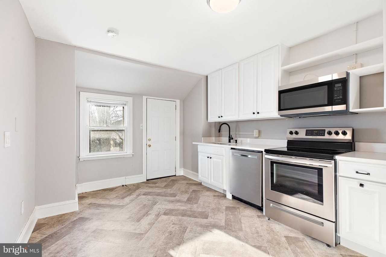 1614 N Broom St - Photo 3 of 10
