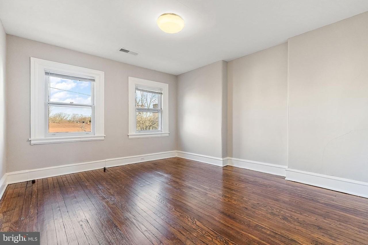 1614 N Broom St - Photo 4 of 10