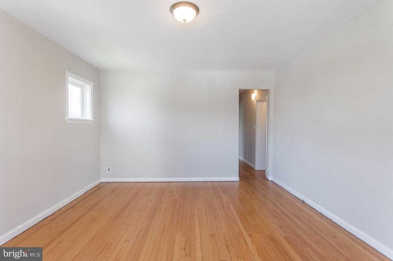 1600 W 10th St - Photo 5 of 18