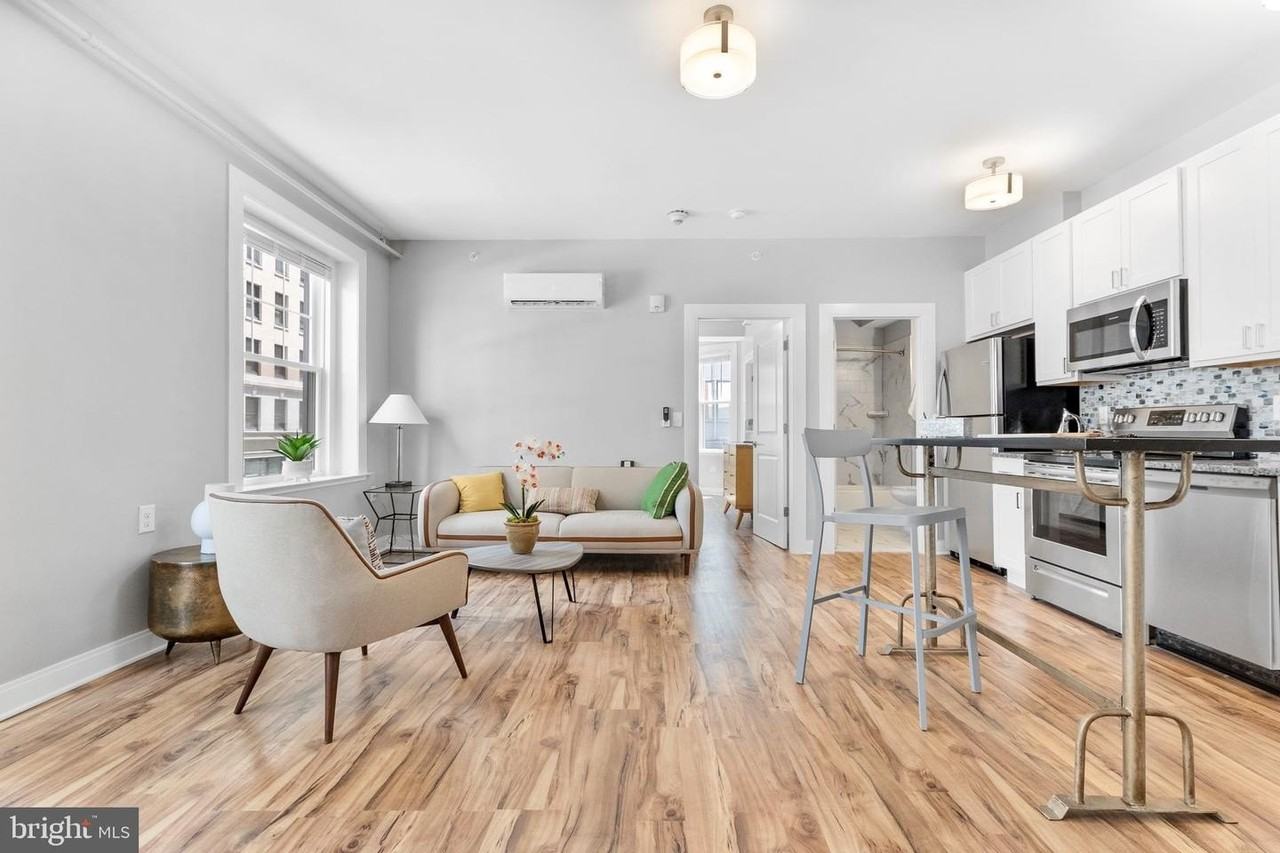 200 W 10th St