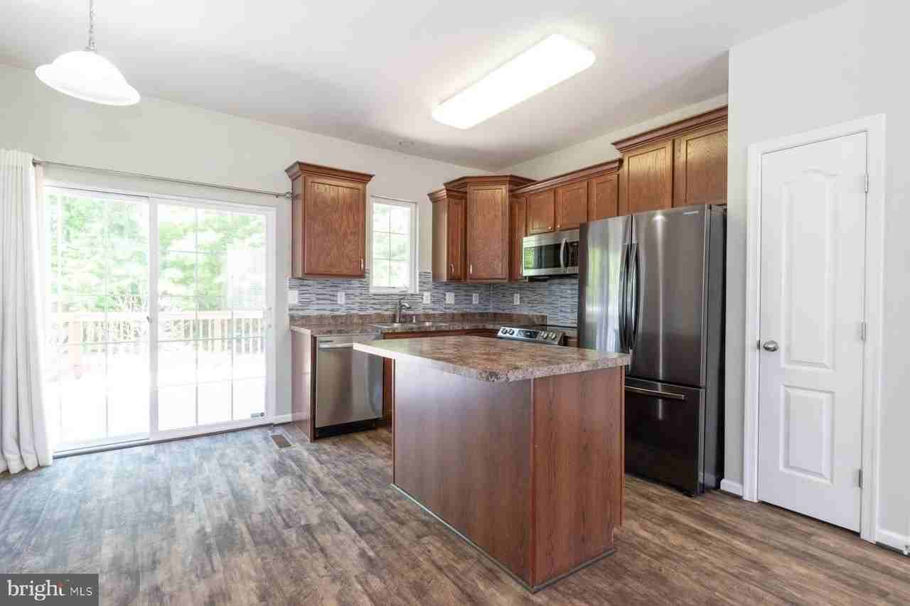 6810 Warfield St - Photo 3 of 50