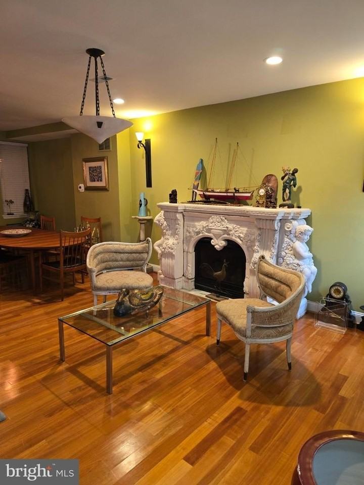 782 W Hamburg St - Photo 2 of 35