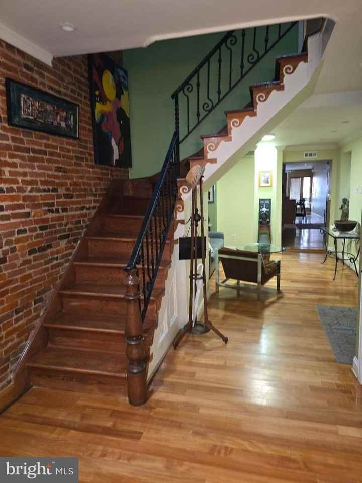782 W Hamburg St - Photo 5 of 35