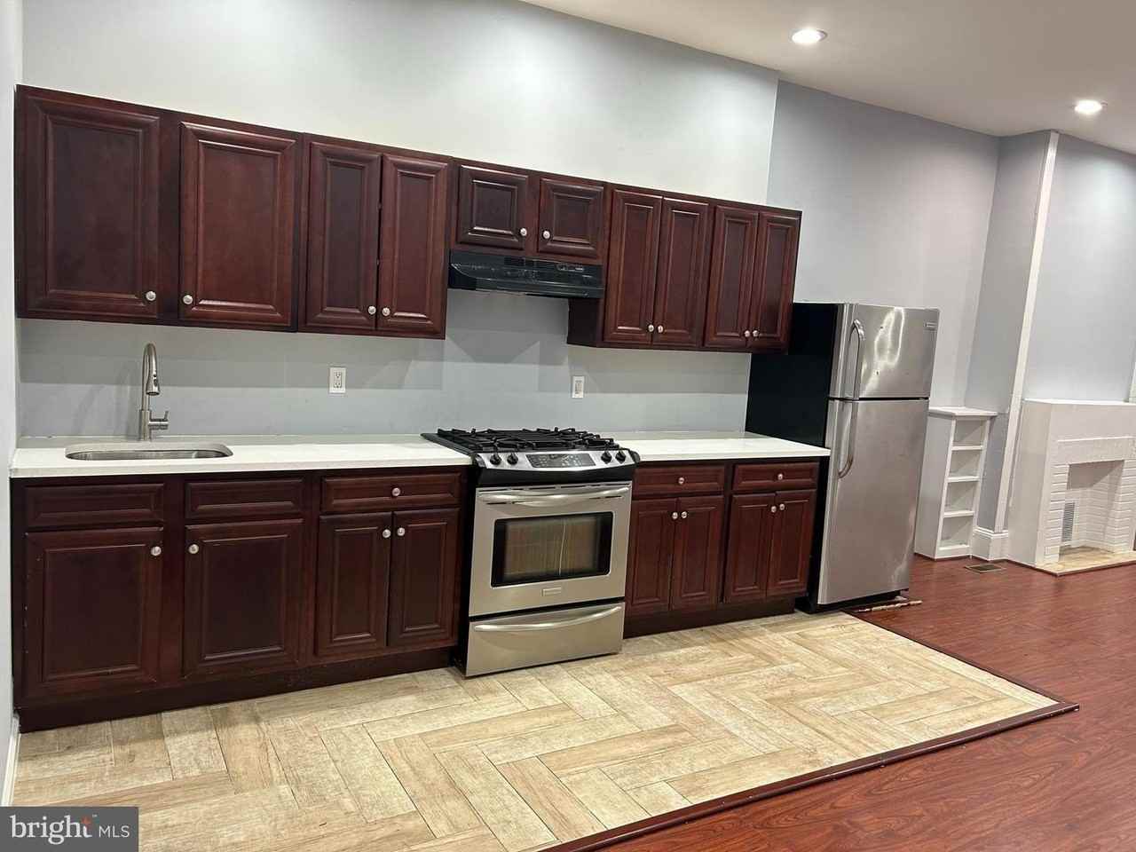 813 N Fulton Ave - Photo 3 of 19