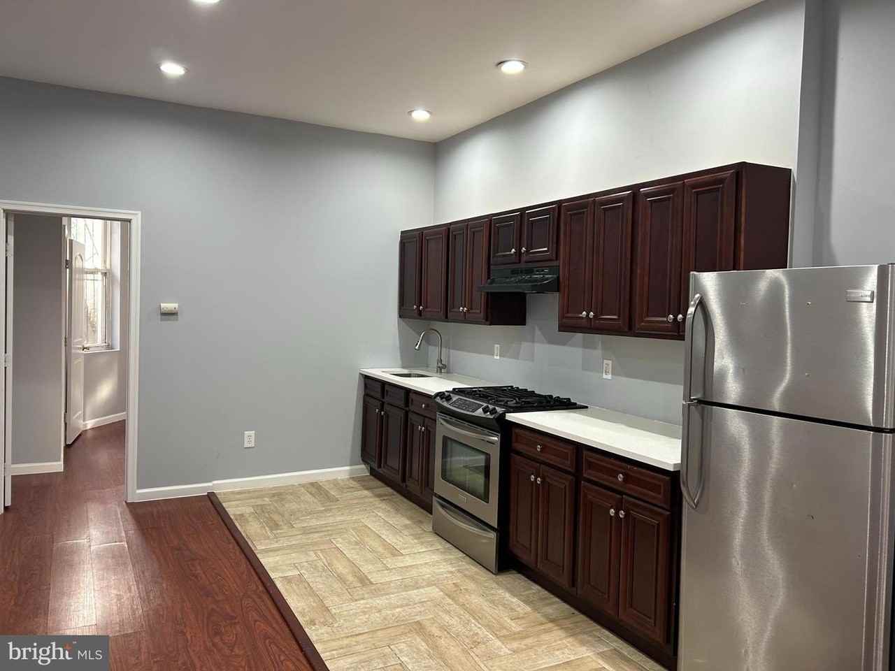 813 N Fulton Ave - Photo 4 of 19