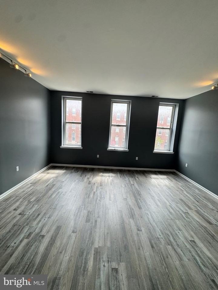 914 N Fulton Ave - Photo 3 of 22