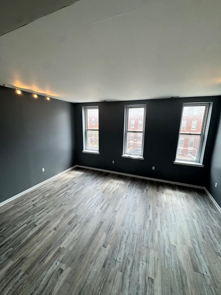 914 N Fulton Ave - Photo 4 of 22
