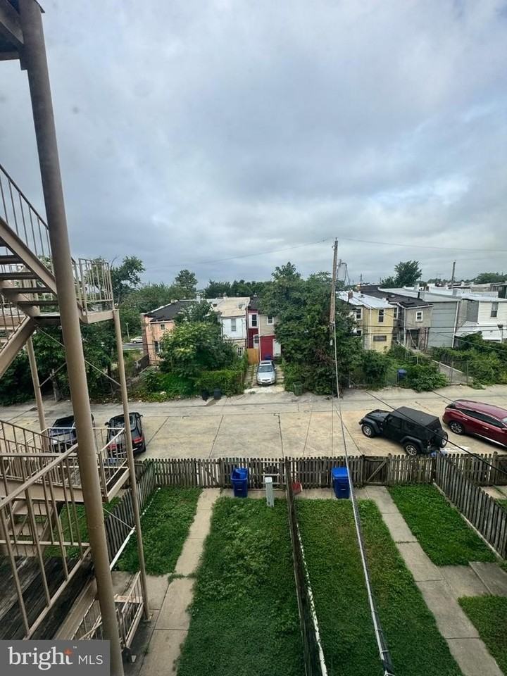 914 N Fulton Ave - Photo 6 of 22