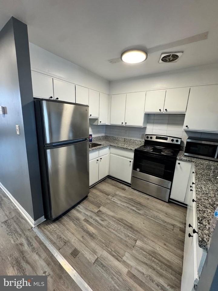 914 N Fulton Ave - Photo 7 of 22