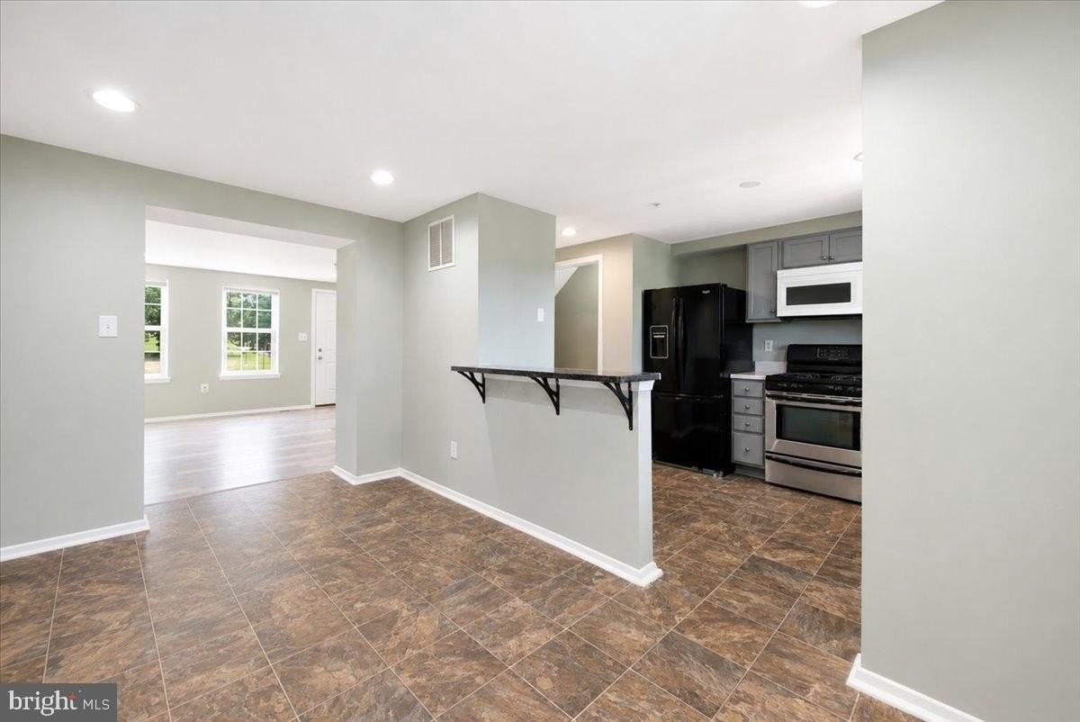 3426 Round Rd - Photo 4 of 24