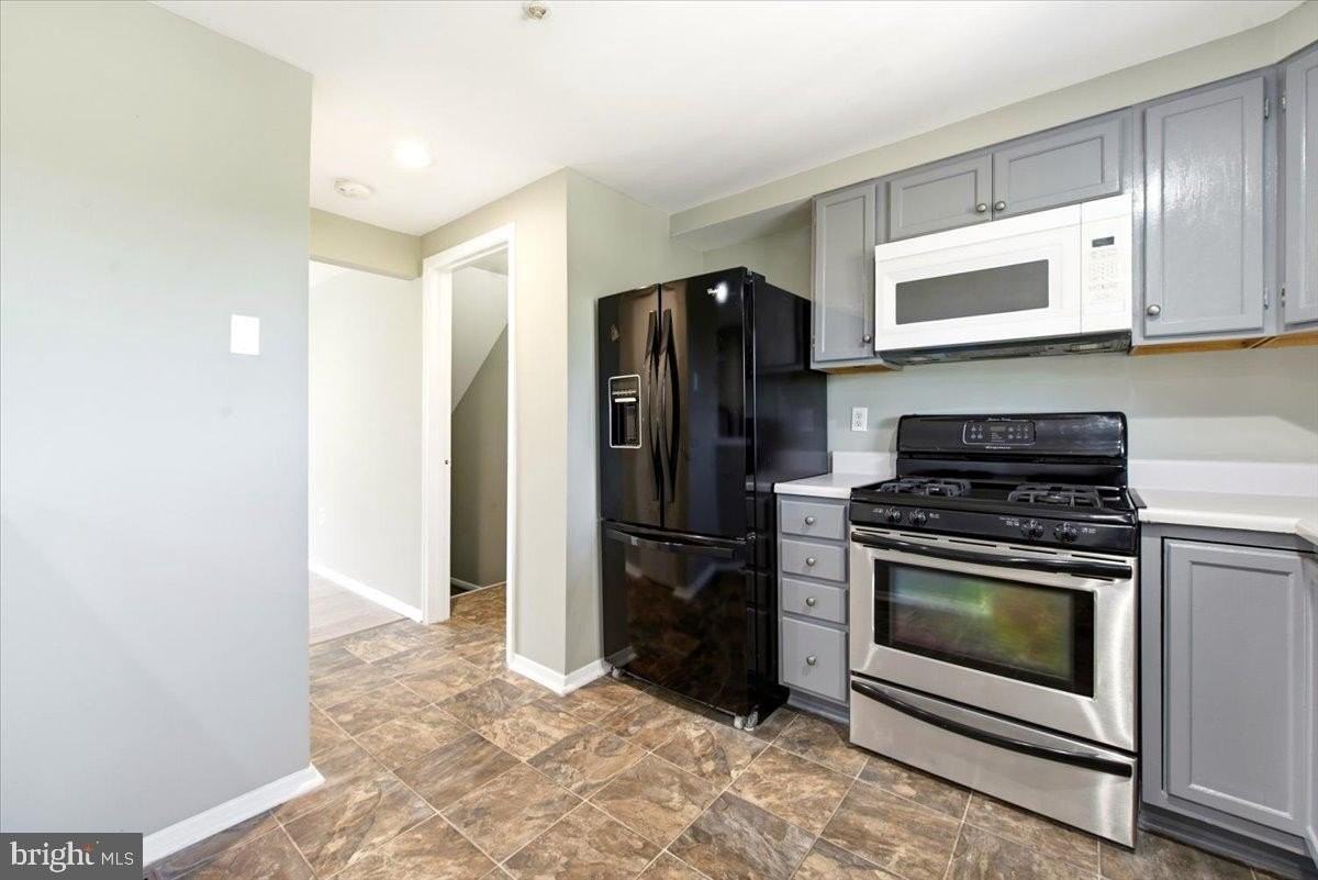 3426 Round Rd - Photo 6 of 24