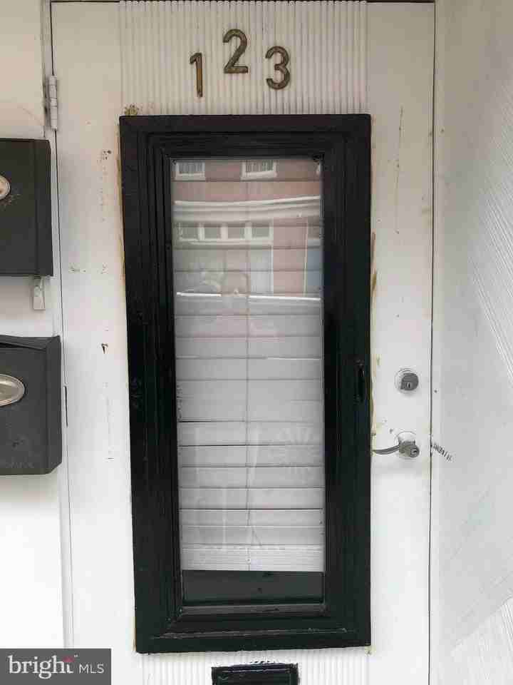 123 W Mulberry St - Photo 2 of 10