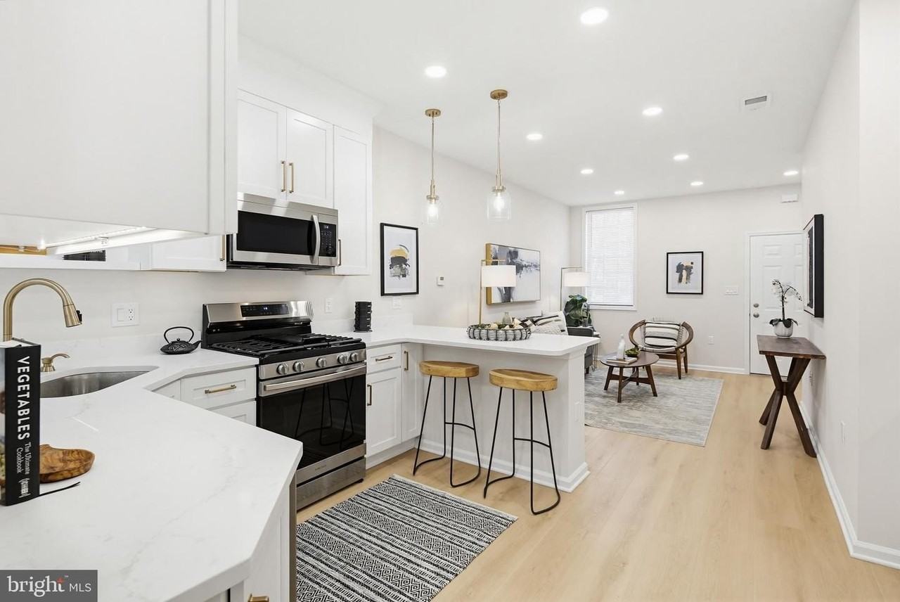 843 E Lombard St - Photo 4 of 32