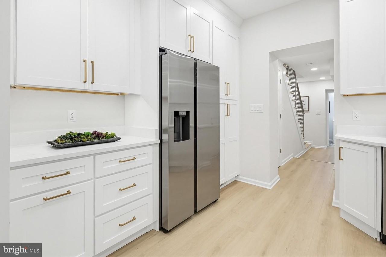 843 E Lombard St - Photo 5 of 32
