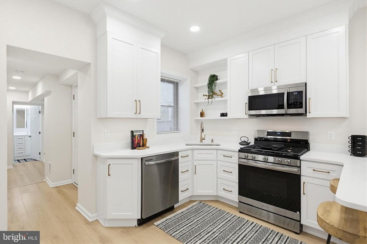 843 E Lombard St - Photo 6 of 32
