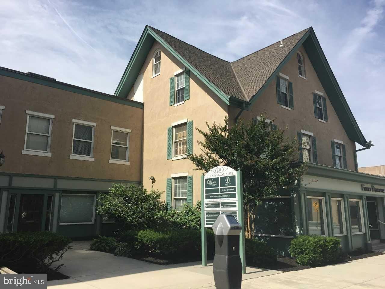 100 E Pennsylvania Ave - Photo 2 of 12