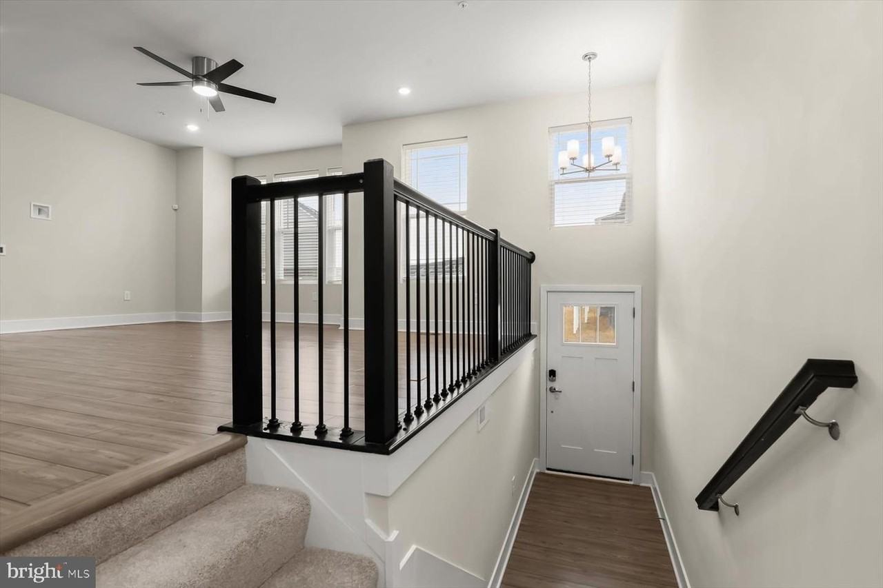 304 Sweetbay Rd - Photo 2 of 50