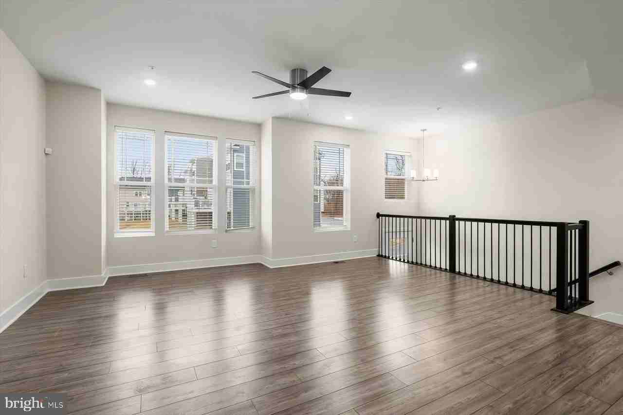 304 Sweetbay Rd - Photo 5 of 50