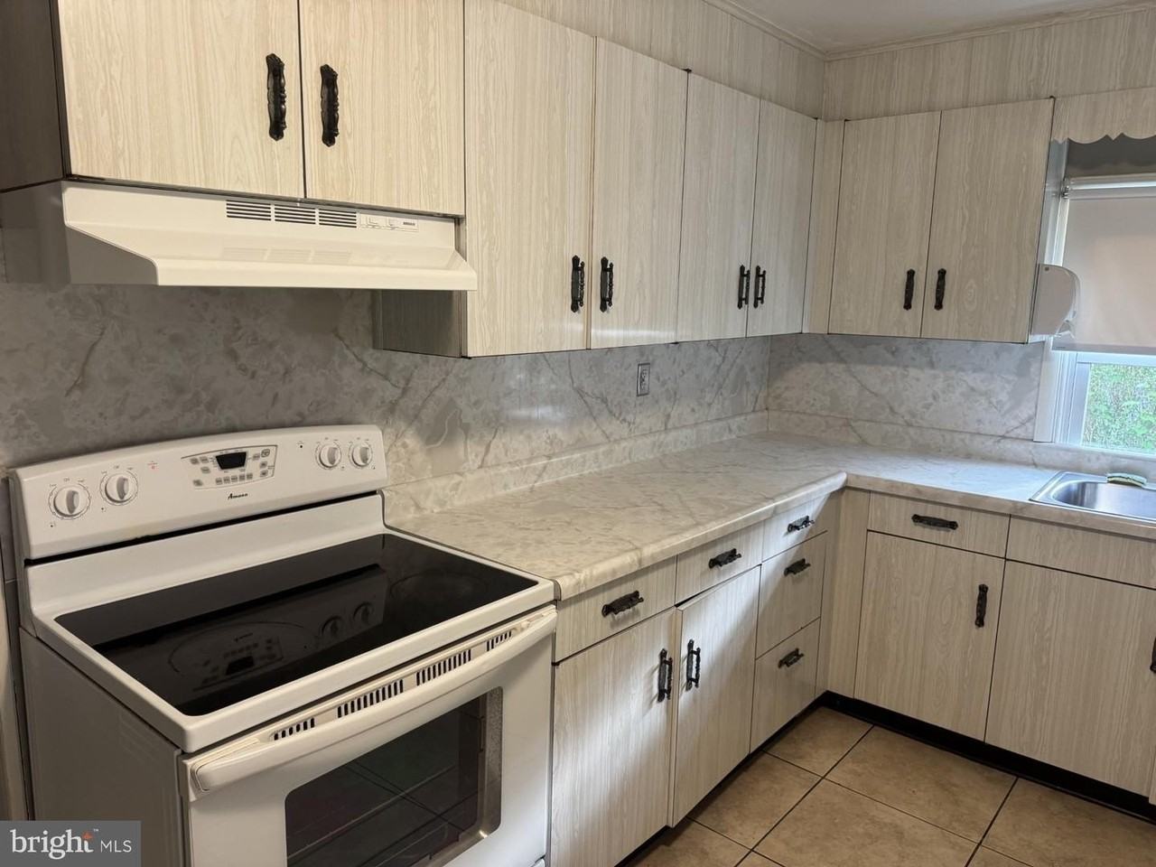 508 Warren Rd - Photo 4 of 19
