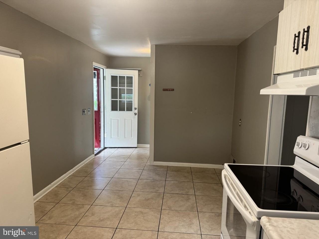 508 Warren Rd - Photo 7 of 19