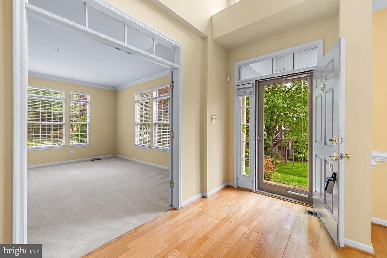 530 Limerick Cir - Photo 4 of 28