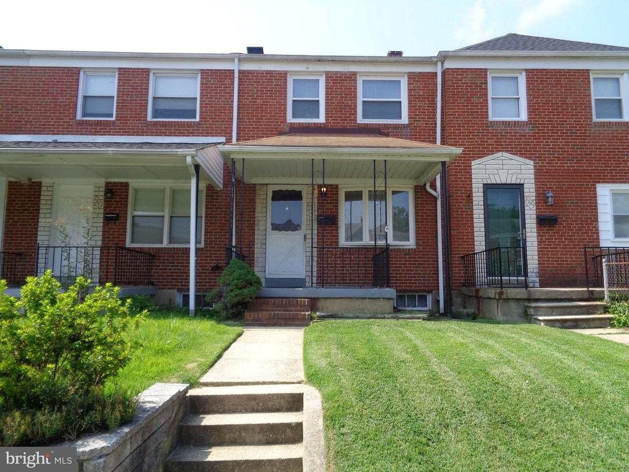 2245 Graythorn Rd - Photo 2 of 32