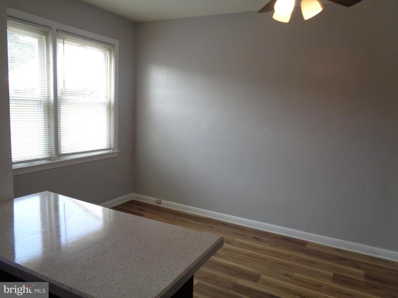 2245 Graythorn Rd - Photo 6 of 32