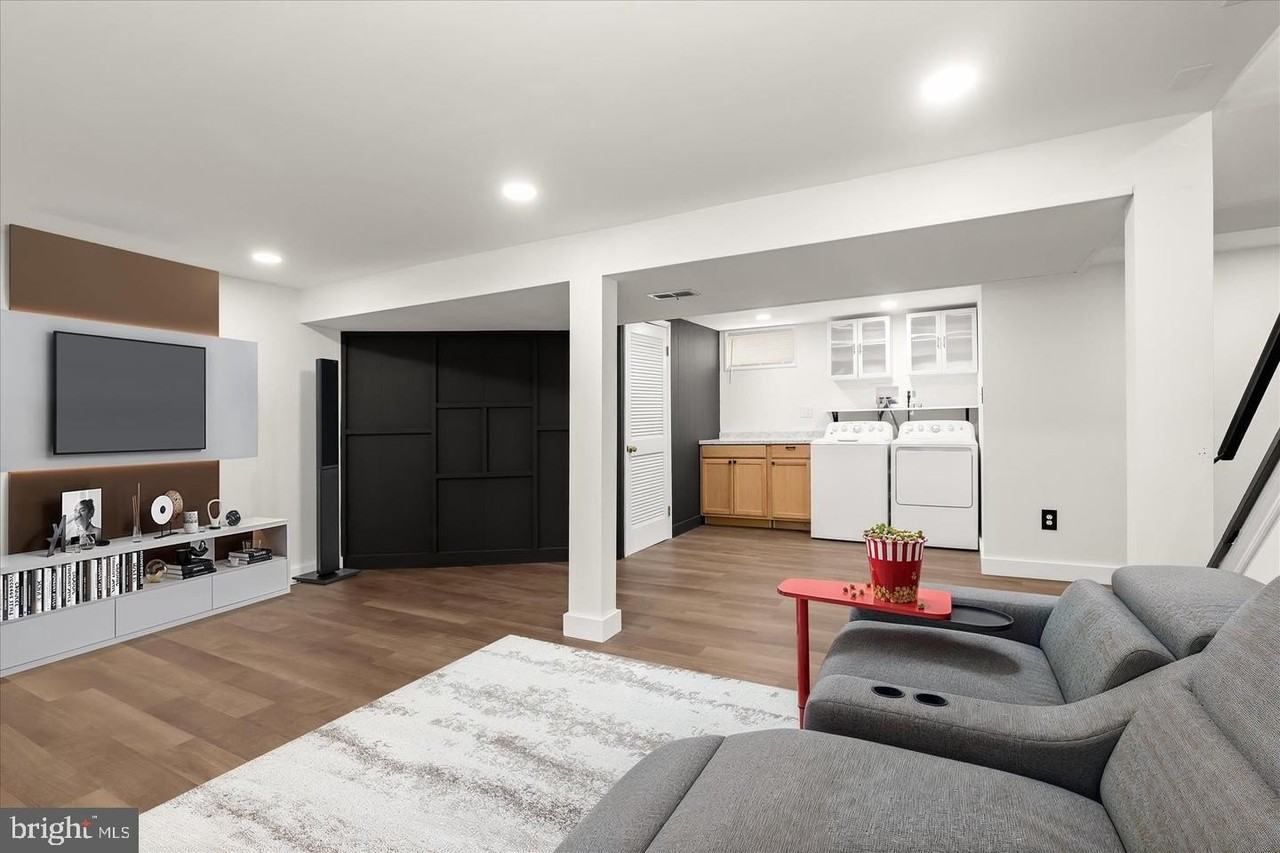 517 Winters Ln - Photo 4 of 44