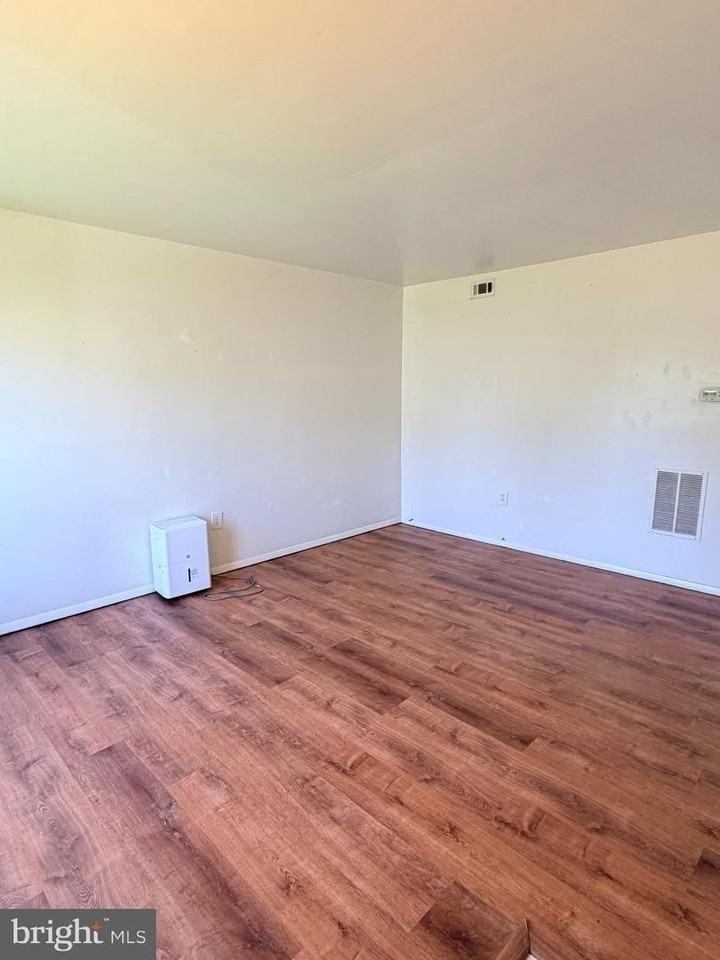 453 Berry Ct - Photo 2 of 20