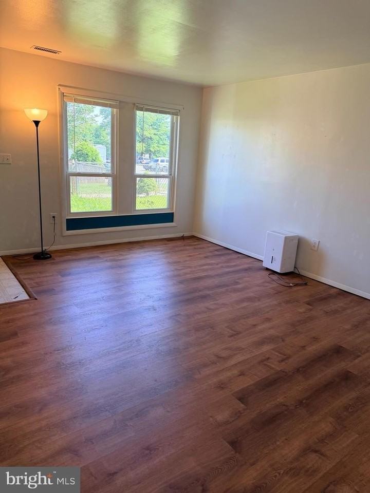 453 Berry Ct - Photo 3 of 20