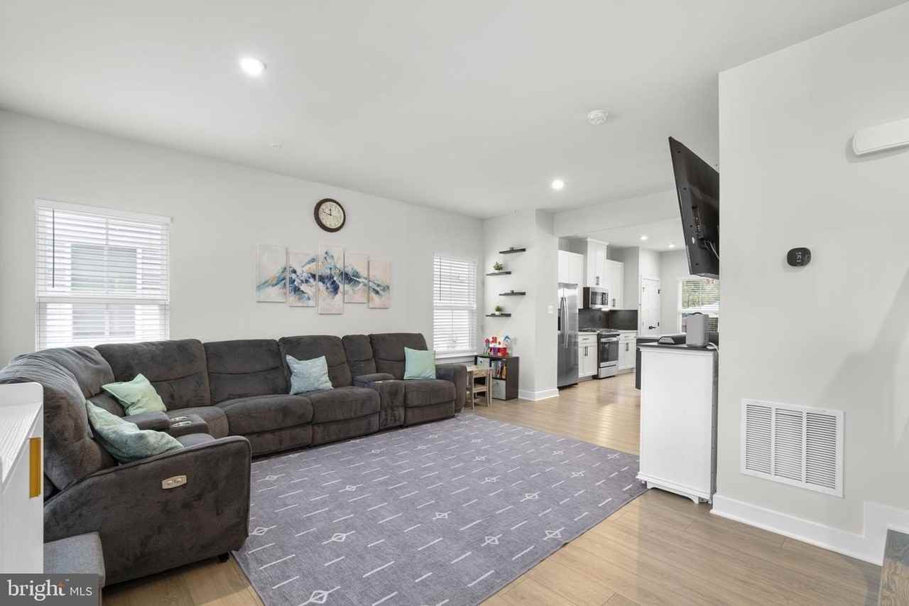 1713 Aurora Way - Photo 4 of 26