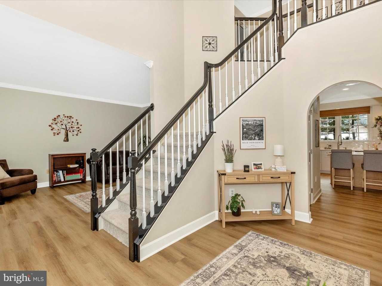 2422 Cobblestone Way - Photo 3 of 50