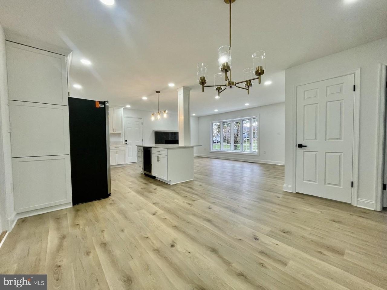 313 Windsor Ct - Photo 2 of 50
