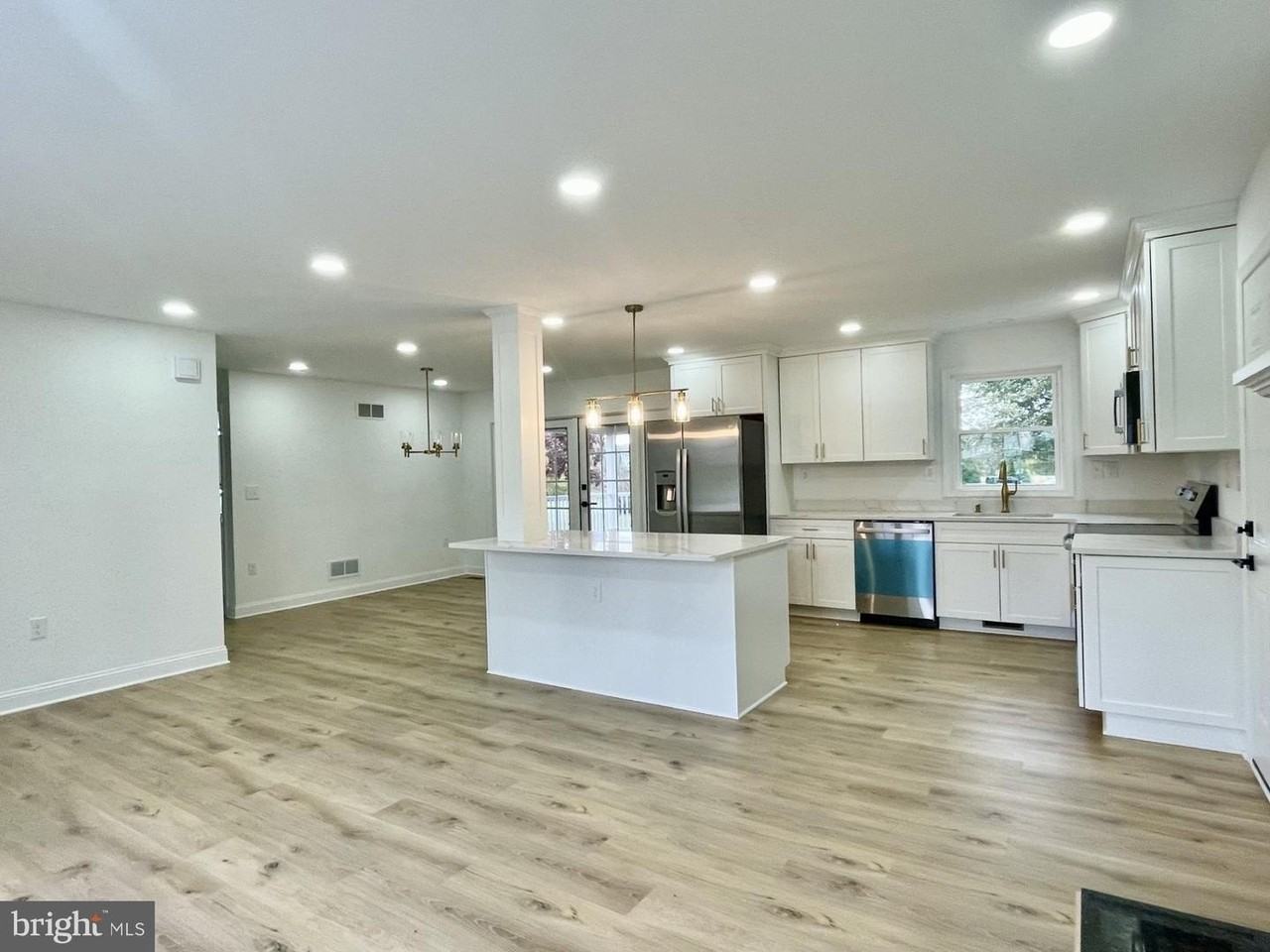 313 Windsor Ct - Photo 3 of 50