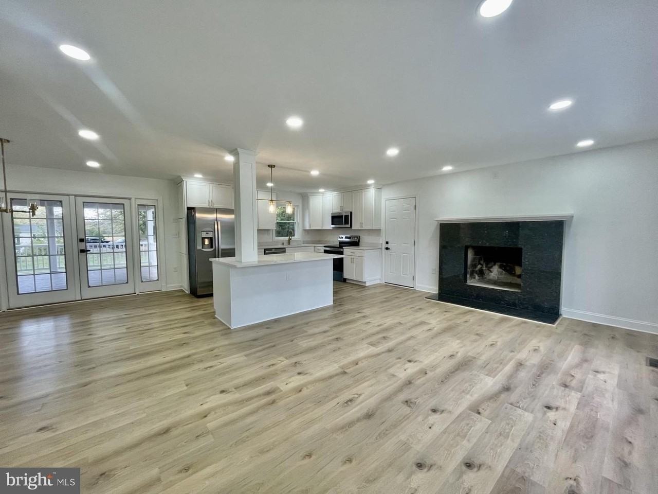 313 Windsor Ct - Photo 4 of 50